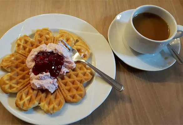 Kaffee und Waffeln